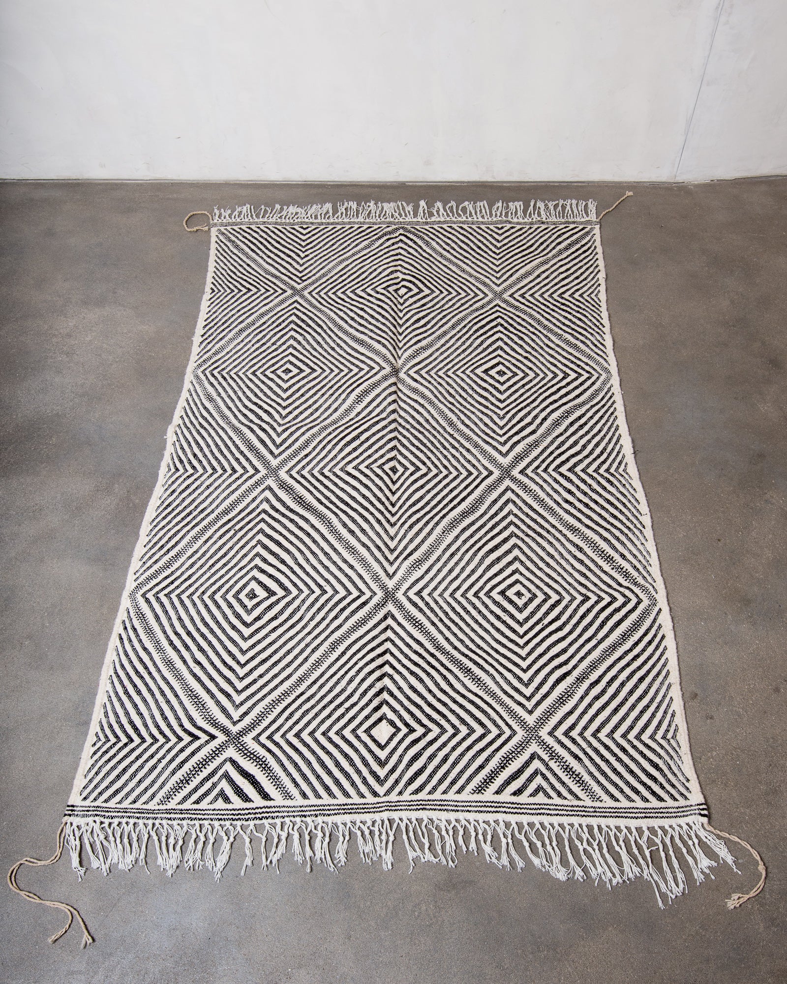 Modern, handcrafted Berber rug from Morocco. Flat-woven Kelim carpet in black and white design. Made of 100% wool.